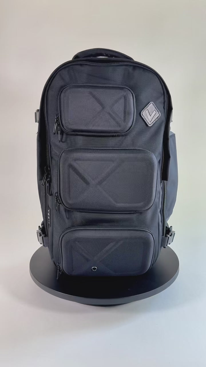 Large capacity travel backpack